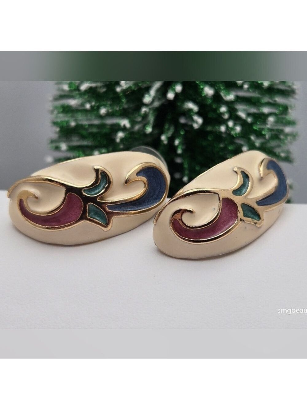 ✨2/$10✨ Vintage Gold-Tone Cream Multicolor Enamel Floral Stud Earrings